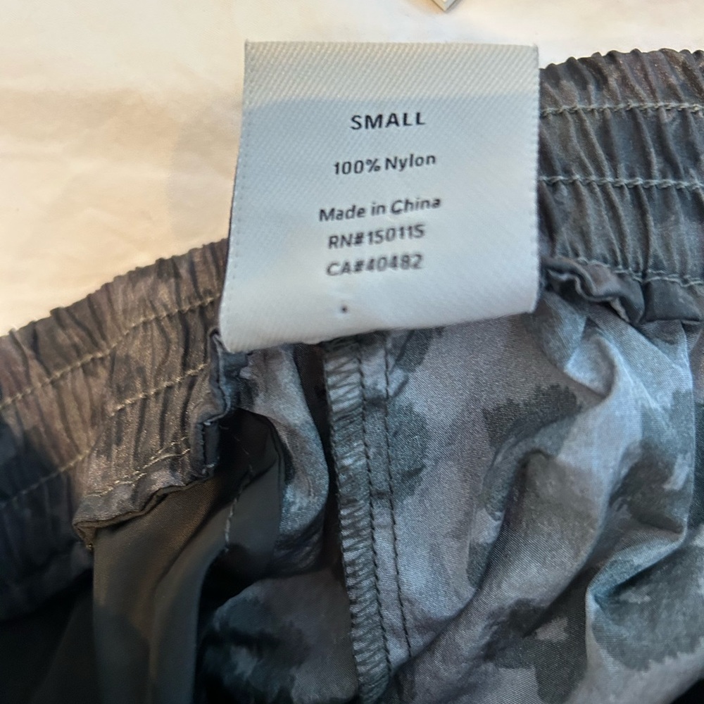 Varley Beckett Camo Joggers - Picture 14 of 15